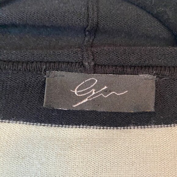 lyn black and white look sweater with hood - Picture 2 of 5